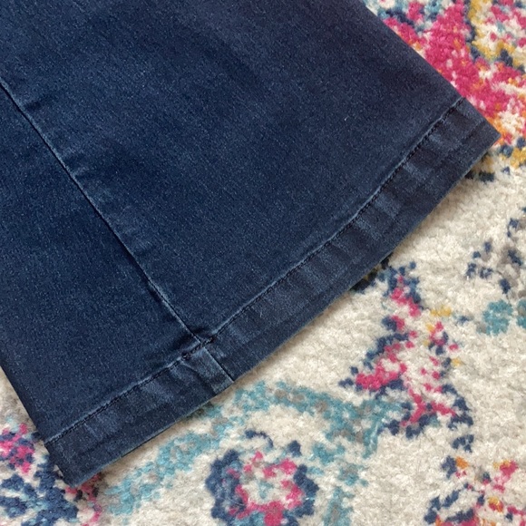 Free People size 25 mid-high waist jeans in a dark blue wash - Picture 4 of 6